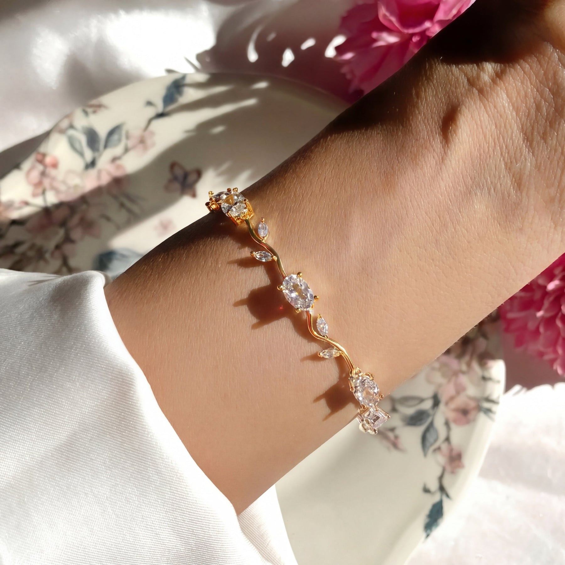 Luminous Crystal Stones Tulip Bracelet Adjustable